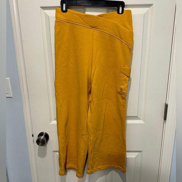 NWOT💛FP Movement Overlapped Sweatpants XS Golden yellow - Picture 2 of 8